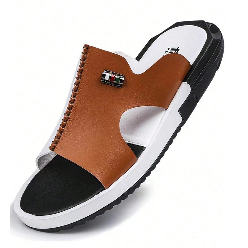 Slippers for men wearing summer 2024 new anti slip sandals for casual men's trendy beach shoes