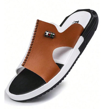 Slippers for men wearing summer 2024 new anti slip sandals for casual men's trendy beach shoes