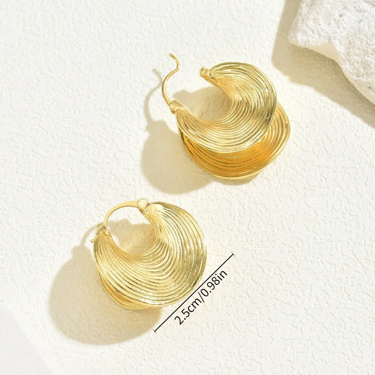Unique Geometric Irregular Striped Large Ear Buckle Earrings for Women Creative Metal Gold Color Fan Shaped Earring Jewelry Gift